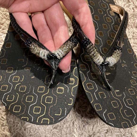 Clark’s flip flops. - Picture 3 of 6